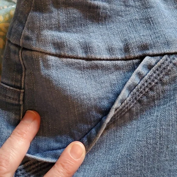 Ladies' Pull-on denim shorts size 12 - Picture 10 of 10